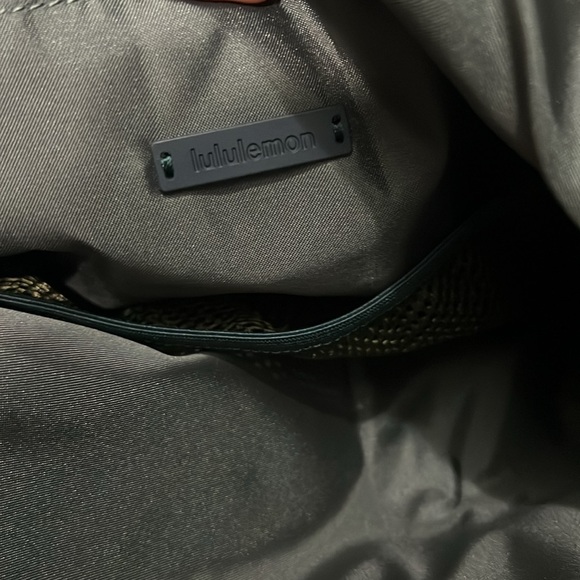 lululemon dual function backpack to tote 18L main image 4